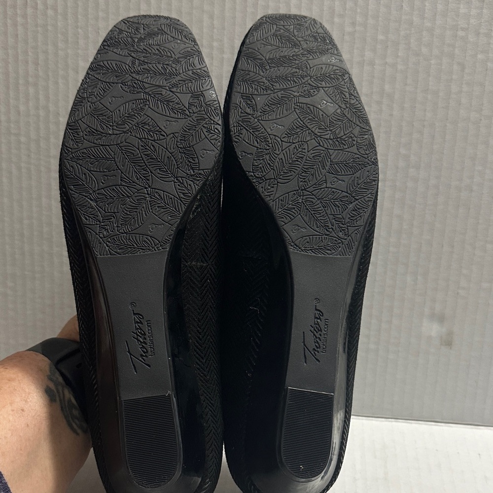 Trotters Black Patterned Flats - image 5